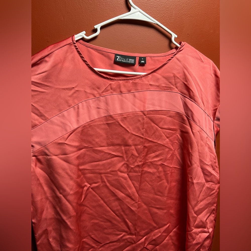 New York & company Contrast Tee XL coral